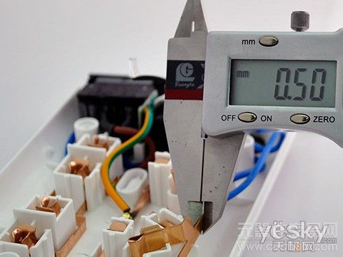 ROSS C4430U电源插座拆解评测1