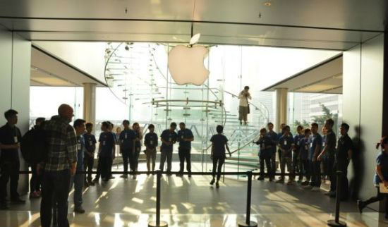 图为香港IFC点 iPad mini发售首日现场