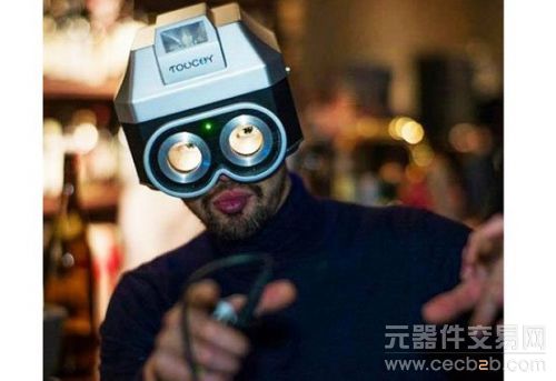 Touchy相机头盔 佩戴者双眼会发光