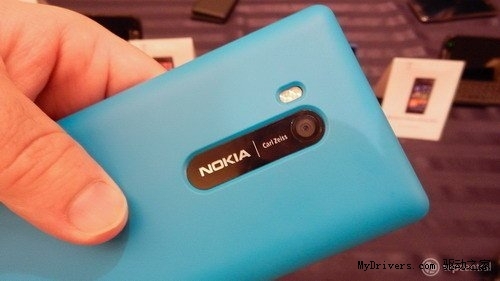 更大电量！定制版Lumia 810将登陆国内