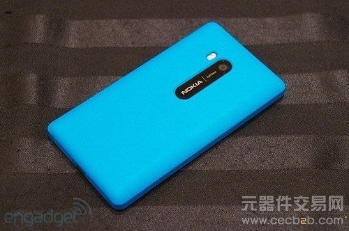 更大电量！定制版Lumia 810将登陆国内