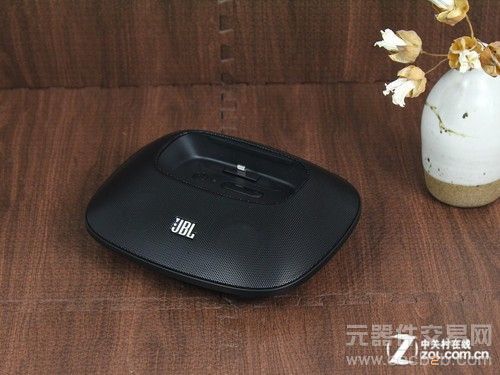 专为iPhone5打造 JBL新款底座音响评测0