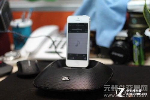 专为iPhone5打造 JBL新款底座音响评测0
