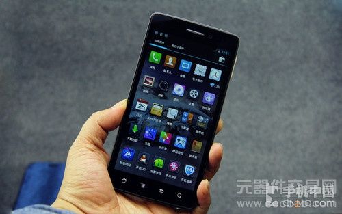 720p巨屏1.5GHz四核 大黄蜂Touch评测1