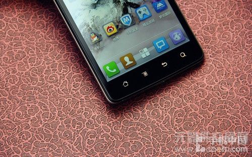 720p巨屏1.5GHz四核 大黄蜂Touch评测2