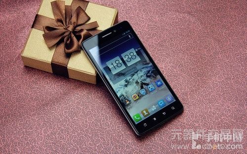 720p巨屏1.5GHz四核 大黄蜂Touch评测0
