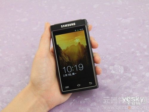 高端商务奢华机 三星W999促销售价仅8300元0