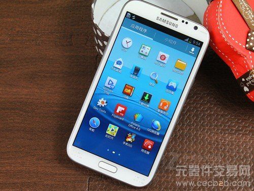 小米M2到货 白色苹果iPhone 4S倾城狂甩1