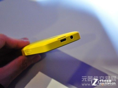 音质续航均给力 5色诺基亚301现场体验3