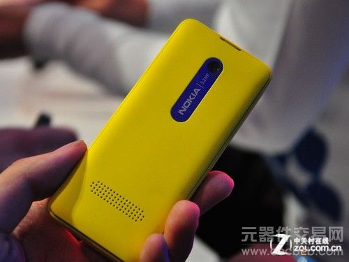 音质续航均给力 5色诺基亚301现场体验6