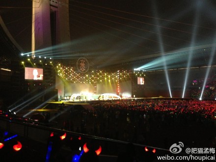 马云亮相淘宝十周年晚会 演唱流行歌曲(图)