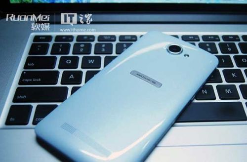 山寨真狠:大锤手机惊人亮相 罗永浩千万要镇定