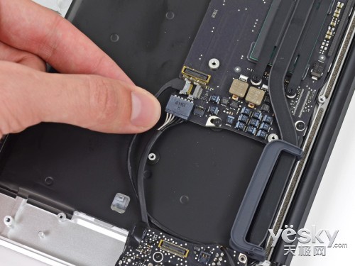 2013款MacBook Air拆解 内部构造变化不大0