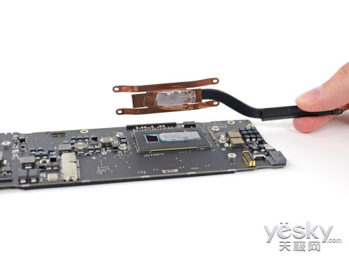 2013款MacBook Air拆解 内部构造变化不大1