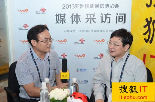 中国联通总经理陆益民(右)-打印 独家专访陆益民 联通引领移动互联