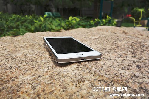 大屏四核个性服务定制 100+百变手机评测7