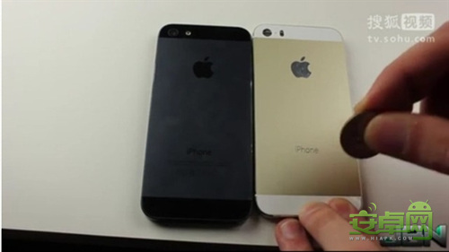 防刮大考验 黄金版iPhone 5S比5更耐磨2