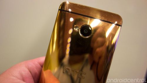 土豪金弱爆了 18K镀金版HTC One上手试玩0