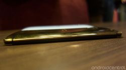 土豪金弱爆了 18K镀金版HTC One上手试玩3
