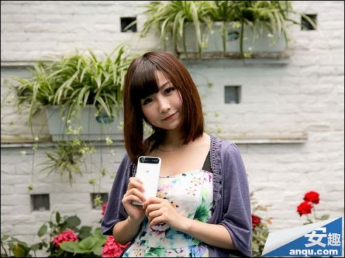 高端简约大气 中兴Grand S美女图赏0
