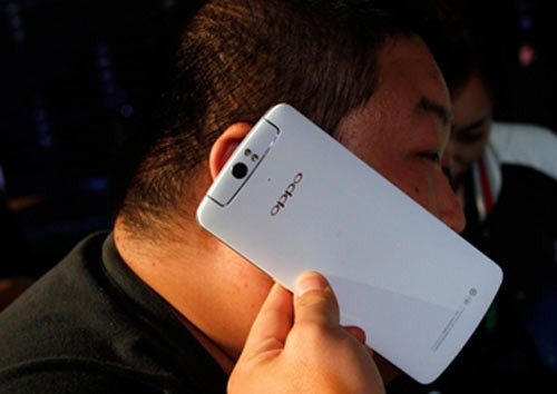可旋转镜头一转倾心 OPPO N1详细评测（图）1
