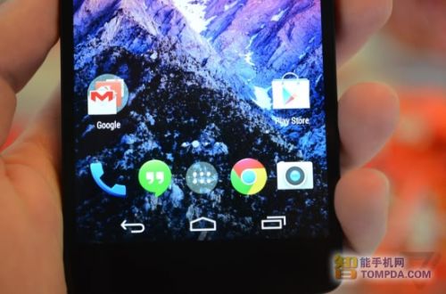 谷歌五太子驾到 4.95寸Nexus 5真机试玩2