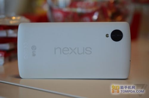 谷歌五太子驾到 4.95寸Nexus 5真机试玩3