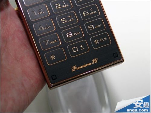 翻盖设计价格上万元 三星W2014图片赏析1