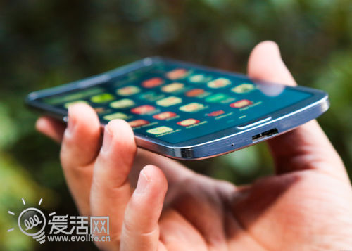 三星Galaxy Round曲面屏手机上手玩0