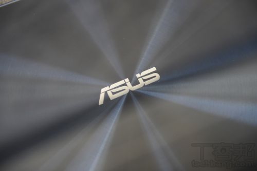 ASUS Zenbook UX301：超强效玻璃笔记本1