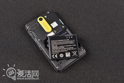 清爽可口果冻味 品尝诺基亚Asha 502小透明（图）4