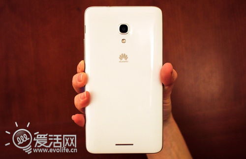 华为Ascend Mate 2上手玩：可以当移动电源用的手机3