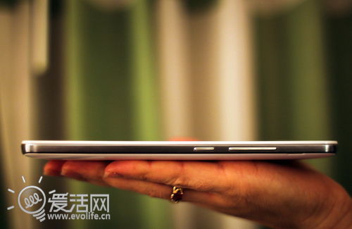 华为Ascend Mate 2上手玩：可以当移动电源用的手机4
