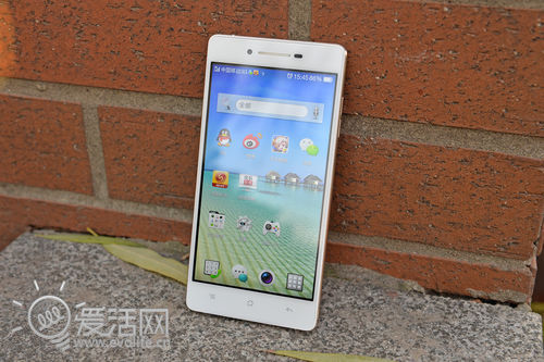 一袭礼服慧眼识夜 夜拍新秀OPPO R1试玩3