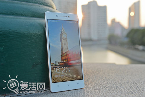 一袭礼服慧眼识夜 夜拍新秀OPPO R1试玩4