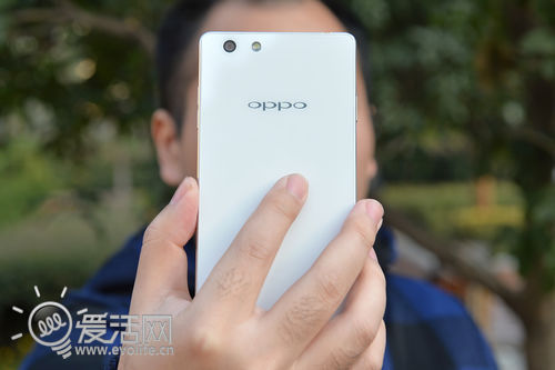 一袭礼服慧眼识夜 夜拍新秀OPPO R1试玩8