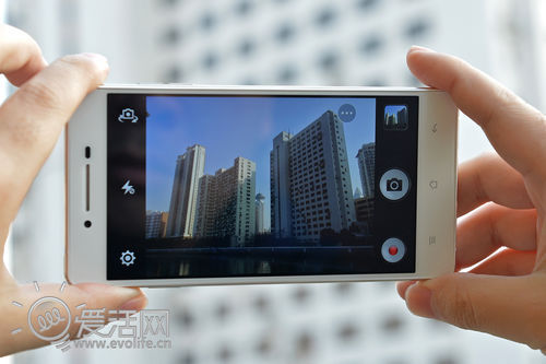 一袭礼服慧眼识夜 夜拍新秀OPPO R1试玩3