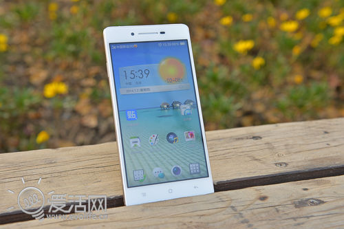 一袭礼服慧眼识夜 夜拍新秀OPPO R1试玩5
