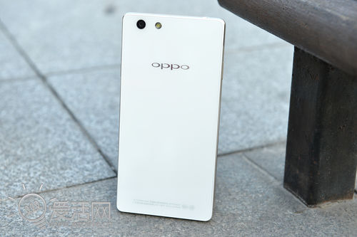 一袭礼服慧眼识夜 夜拍新秀OPPO R1试玩5