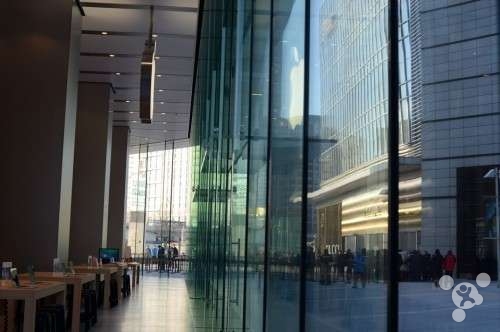 北京最大苹果店华贸购物中心店今盛大开业