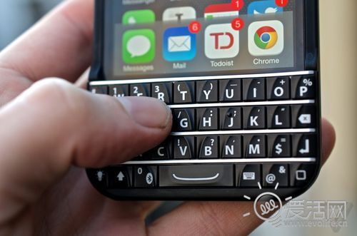 看起来很美 iPhone键盘保护壳Typo Keyboard上手体验1