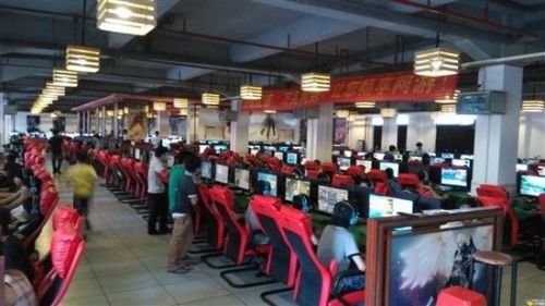 偷6台显示器 男子网吧丢手机后怀恨在心