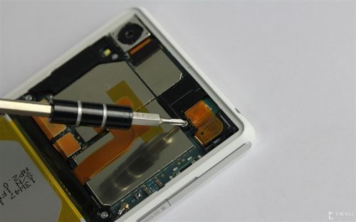 索尼国行移动版Xperia Z2完全拆解0