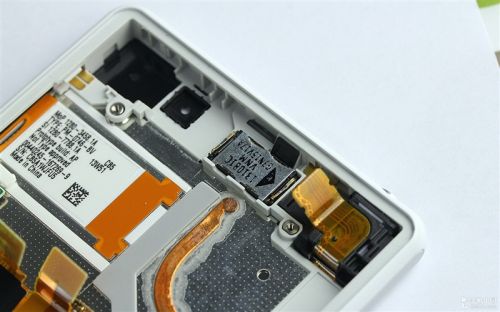 索尼国行移动版Xperia Z2完全拆解7