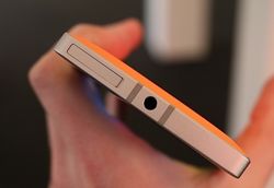 这下合手了 诺基亚WP8.1新旗舰Lumia 930上手玩18