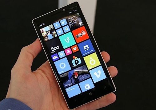 这下合手了 诺基亚WP8.1新旗舰Lumia 930上手玩2
