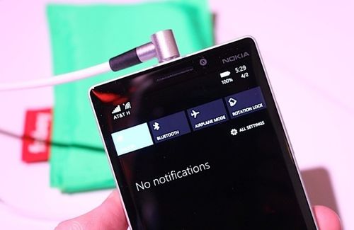 这下合手了 诺基亚WP8.1新旗舰Lumia 930上手玩8