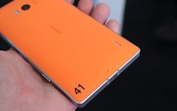 这下合手了 诺基亚WP8.1新旗舰Lumia 930上手玩16