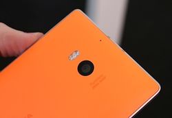 这下合手了 诺基亚WP8.1新旗舰Lumia 930上手玩17