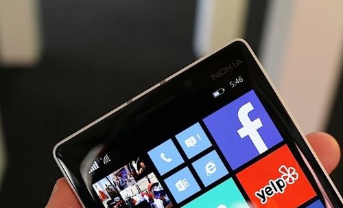 这下合手了 诺基亚WP8.1新旗舰Lumia 930上手玩1